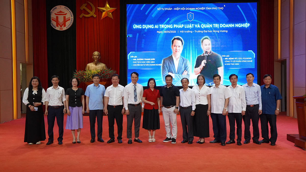 Ông Dương Thanh Sơn trong hội thảo Ứng Dụng AI Trong Pháp Luật Và Quản Trị Doanh Nghiệp