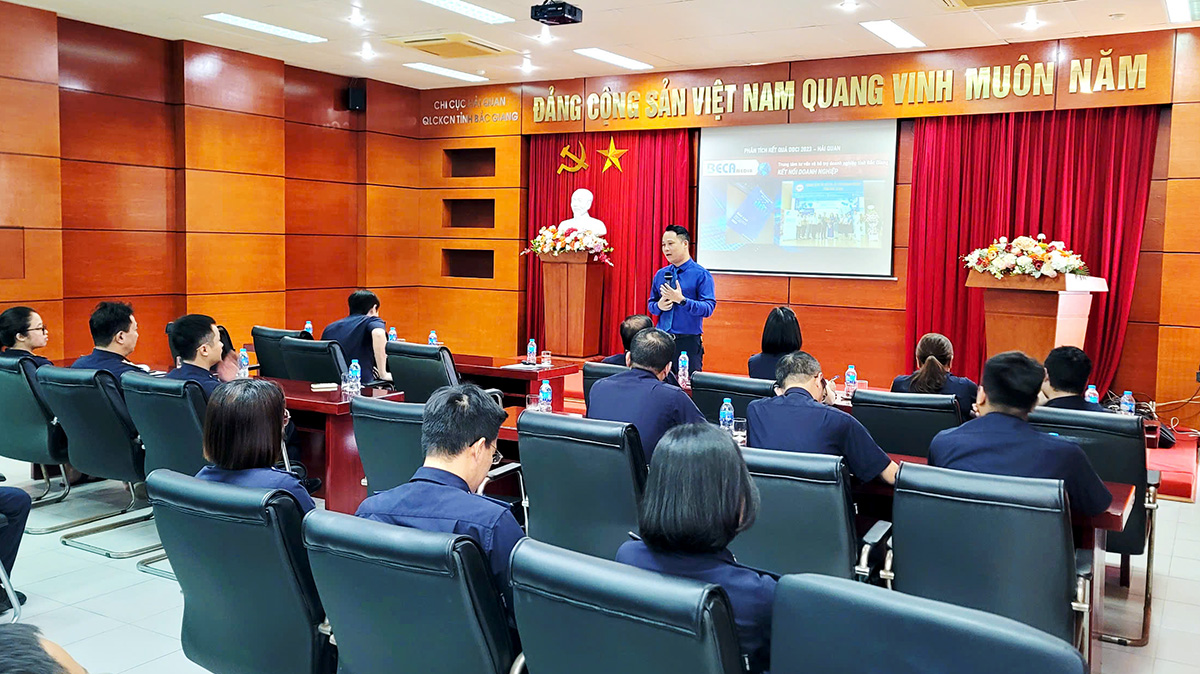 Ông Dương Thanh Sơn chia sẻ tại Chi Cục Hải Quan QLCKCN Tỉnh Bắc Giang