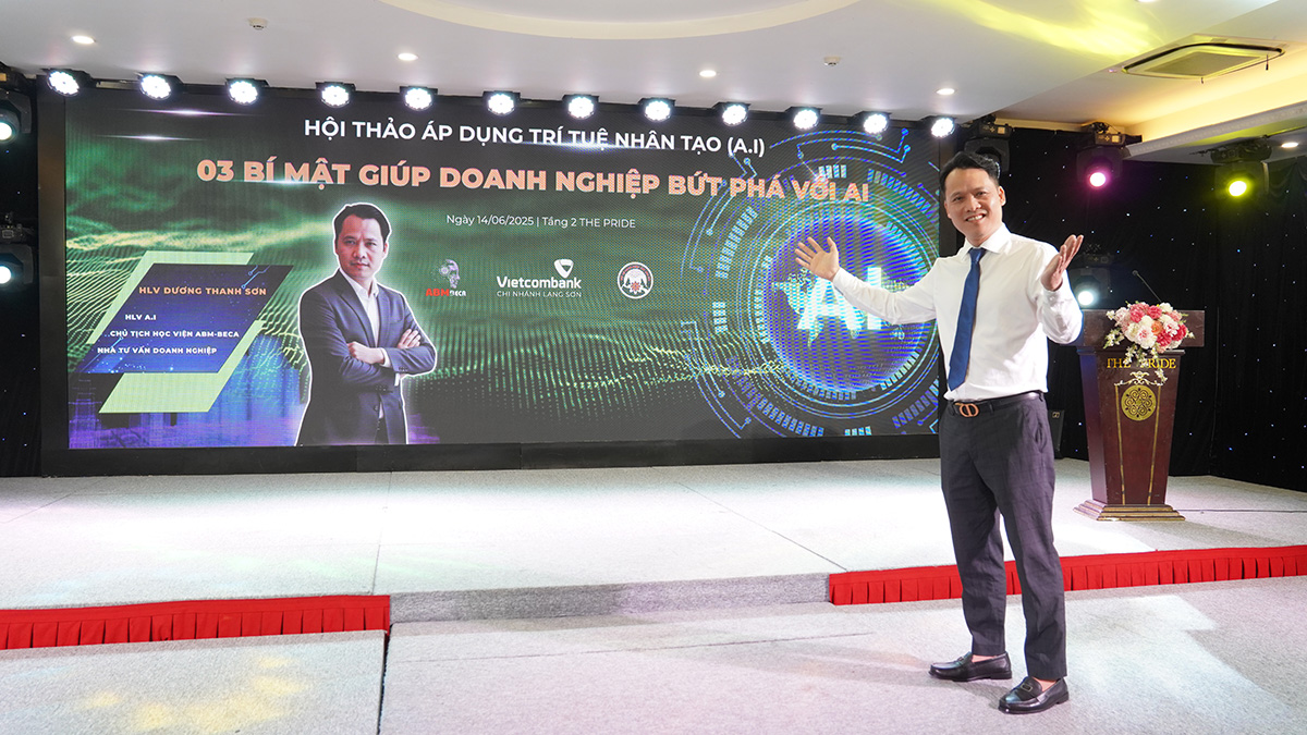 Ông Dương Thanh Sơn trong hội thảo Áp Dụng Trí Tuệ Nhân Tạo AI