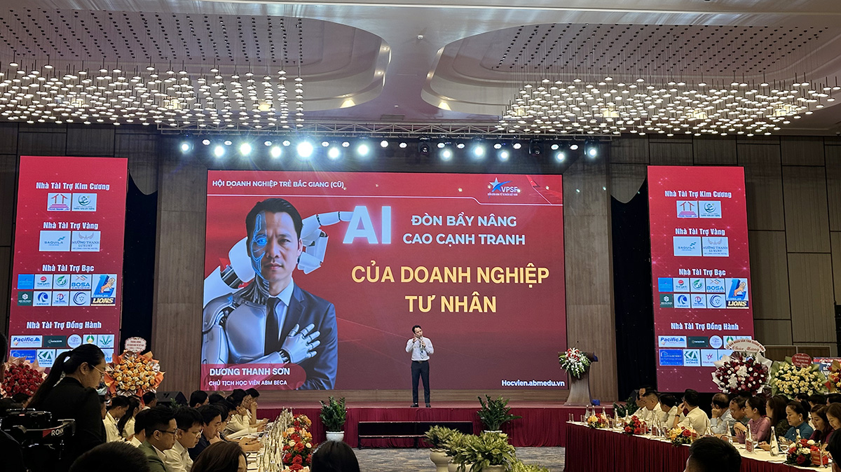 Ông Dương Thanh Sơn trong chương trình của Hội Doanh Nghiệp Trẻ Bắc Giang