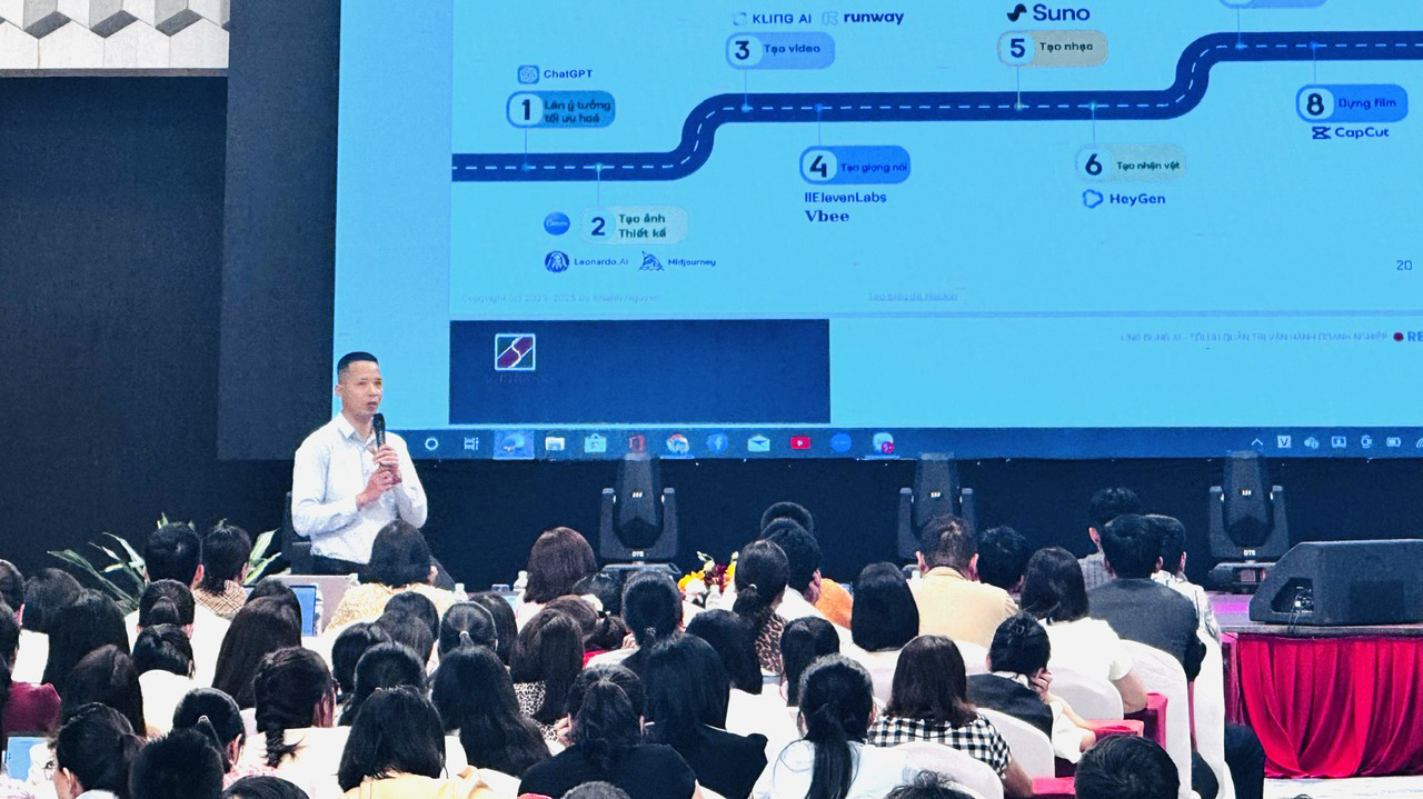 TS. Trần Minh Hoàng đang chia sẻ về ứng dụng AI