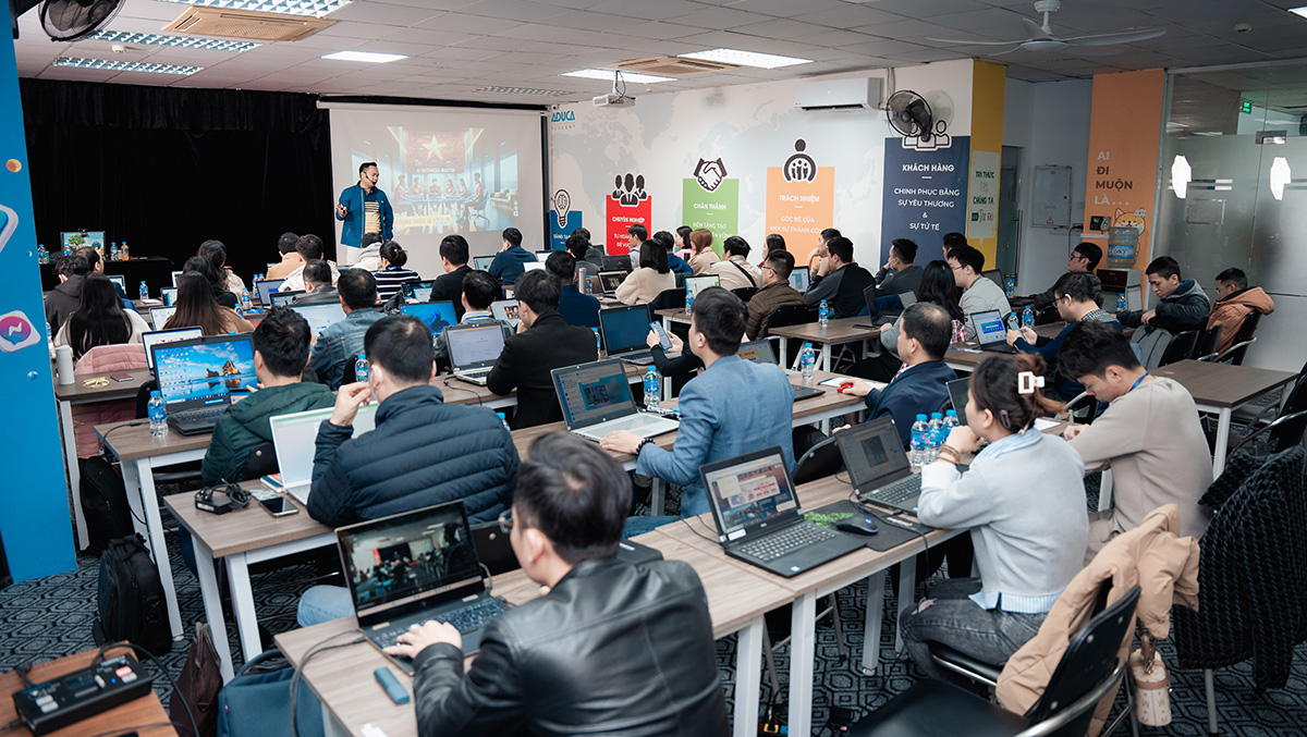 Ông Đặng Tú trong khóa học AI Business Master