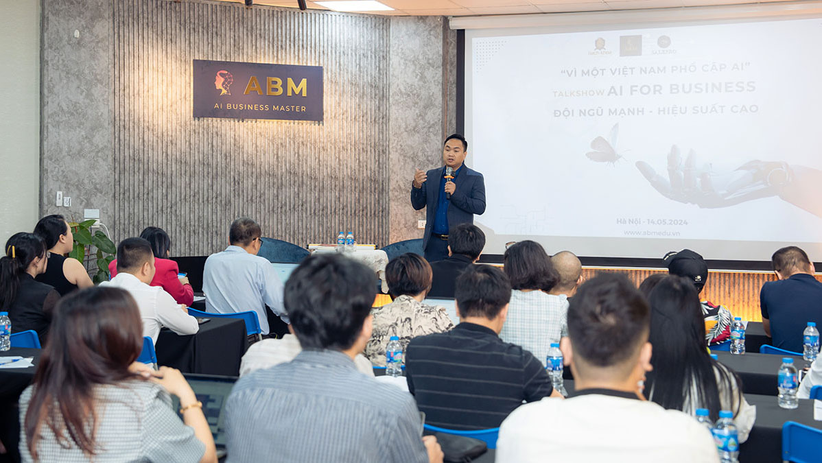 Ông Đặng Tú phát biểu trong hội thảo AI