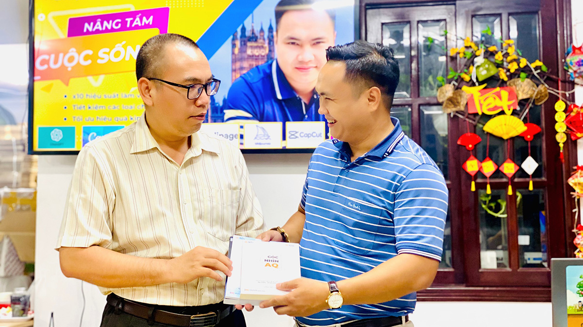 Ông Đặng Tú và thầy Trần Việt Quân