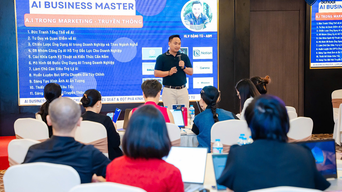 Ông Đặng Tú đào tạo cho các chủ doanh nghiệp